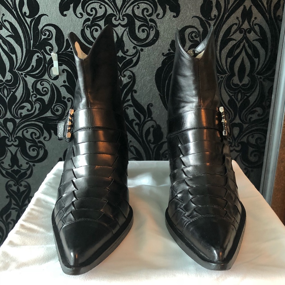 Cesare Paciotti elegant cowboy style boots